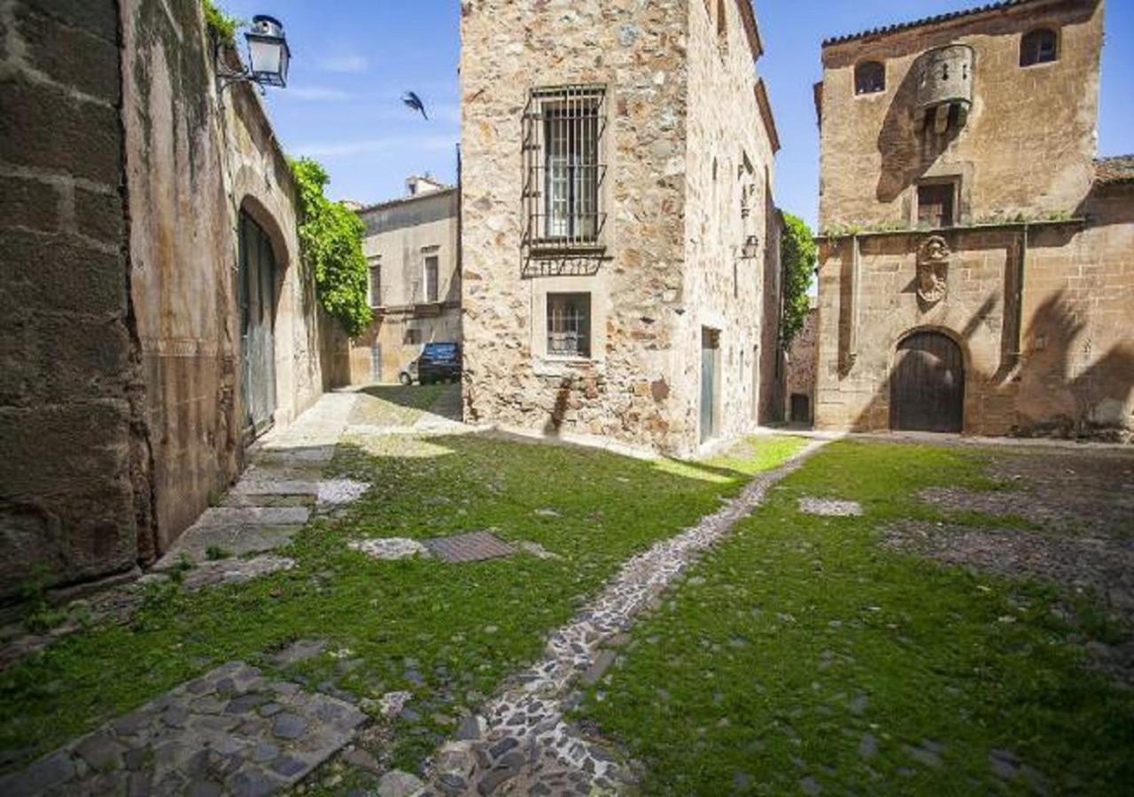 Apartamento Turistico Muralla De Caceres Exterior photo