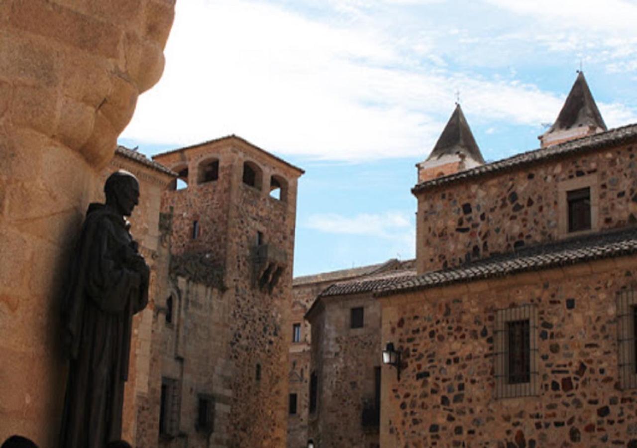 Apartamento Turistico Muralla De Caceres Exterior photo